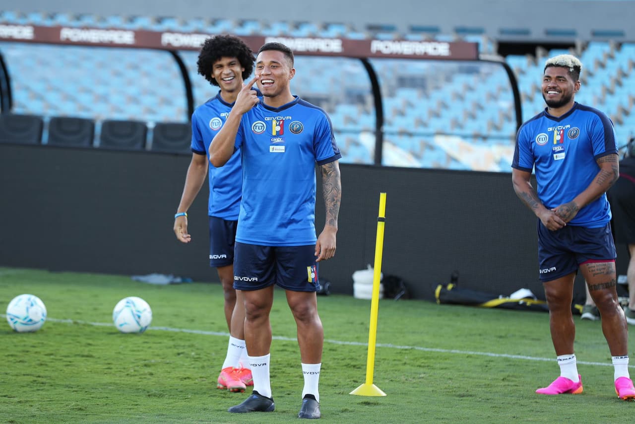 Josef Martínez (Atlanta United FC) mira con atención.