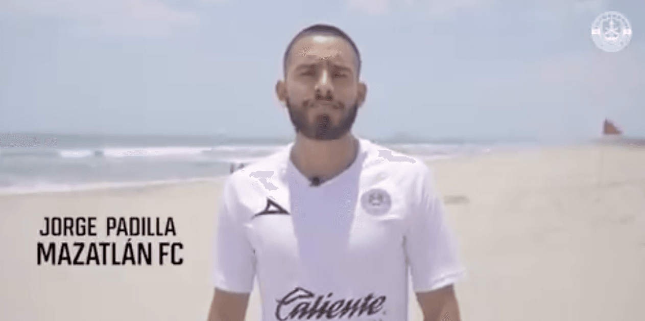 Jugadores y afición de Mazatlán FC cantan a ritmo de El Recodo