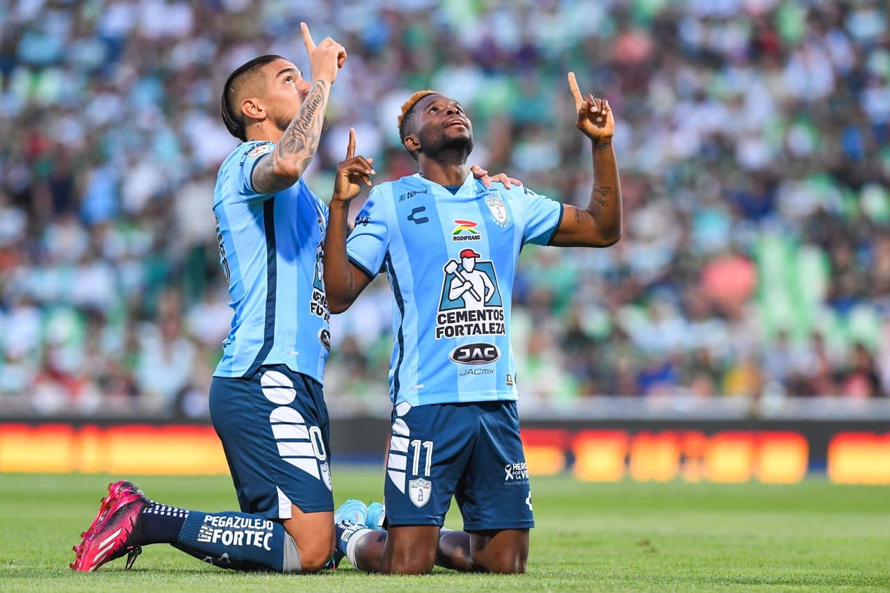 Aviles Hurtado hizo el tercero solo segundos después de que iniciara la segunda parte del duelo.