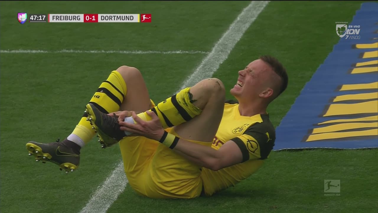 Mínimo esguince: Marius Wolf del Borussia Dortmund se dobló así el tobillo