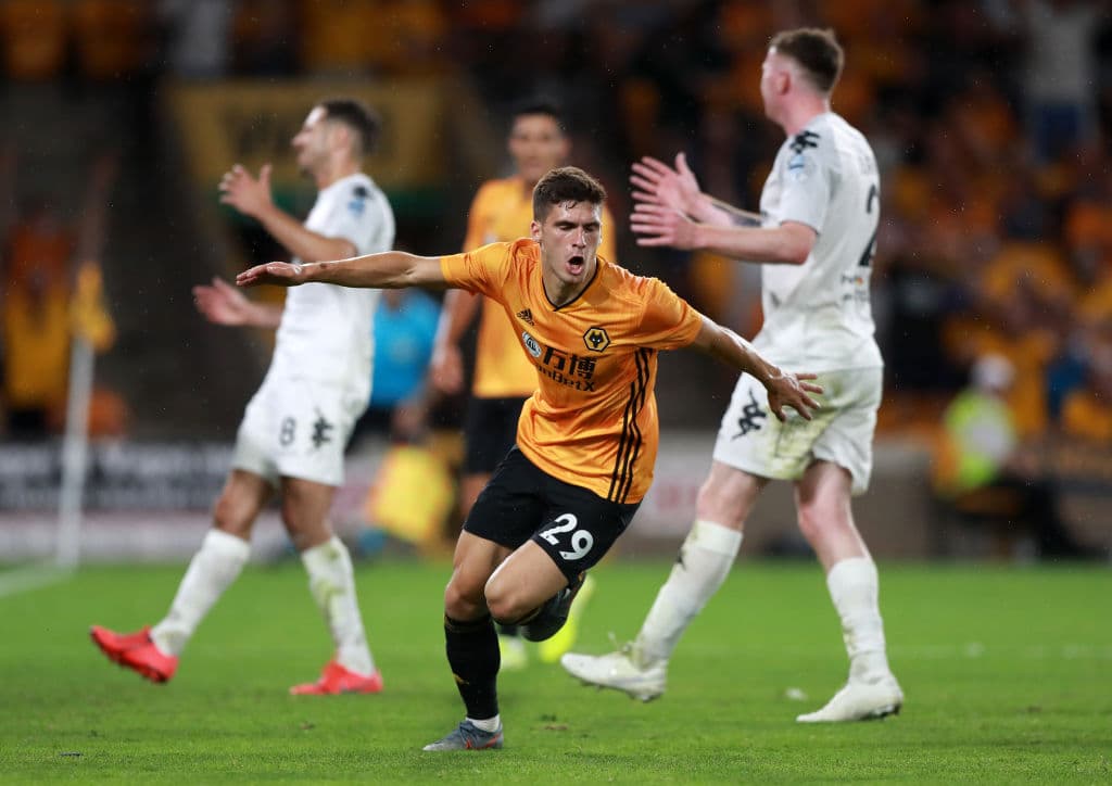 Las mejores imágenes del duelo clasificatorio hacia la UEFA Europa League entre el Wolverhampton Wanderers y el Crusaders norirlandés en el Estadio Molineaux.