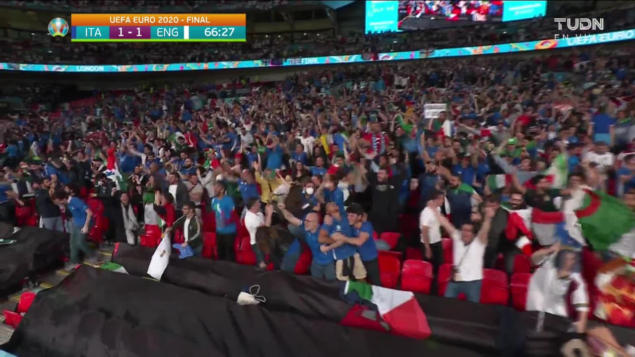 ¡GOL!  anota para Italia. Leonardo Bonucci