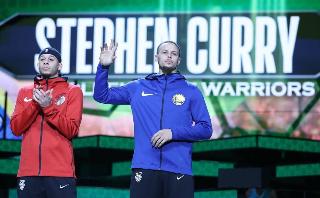 Por primera vez en la historia de la Liga, dos hermanos se medirán en una Final de Conferencia, y son Stephen y Seth Curry quienes lo hagan desde el martes 14 de mayo entrante cuando los Golden State Warriors y los Portland Trail Blazers se midan buscando el paseo a las Finales.