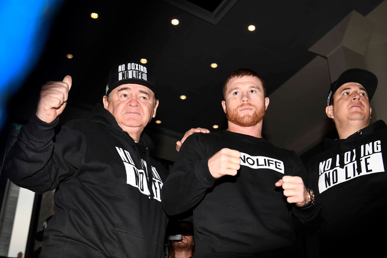 <b>1) Canelo el millonario</b>. El 17 de octubre de 2018 Canelo Álvarez firmó un contrato por 365 millones de dólares con la plataforma DAZN por cinco años en los que tendría 11 combates. Ese es el pacto de mayor trascendencia económica en la historia del boxeo y uno de los más onerosos en la historia del deporte en general.