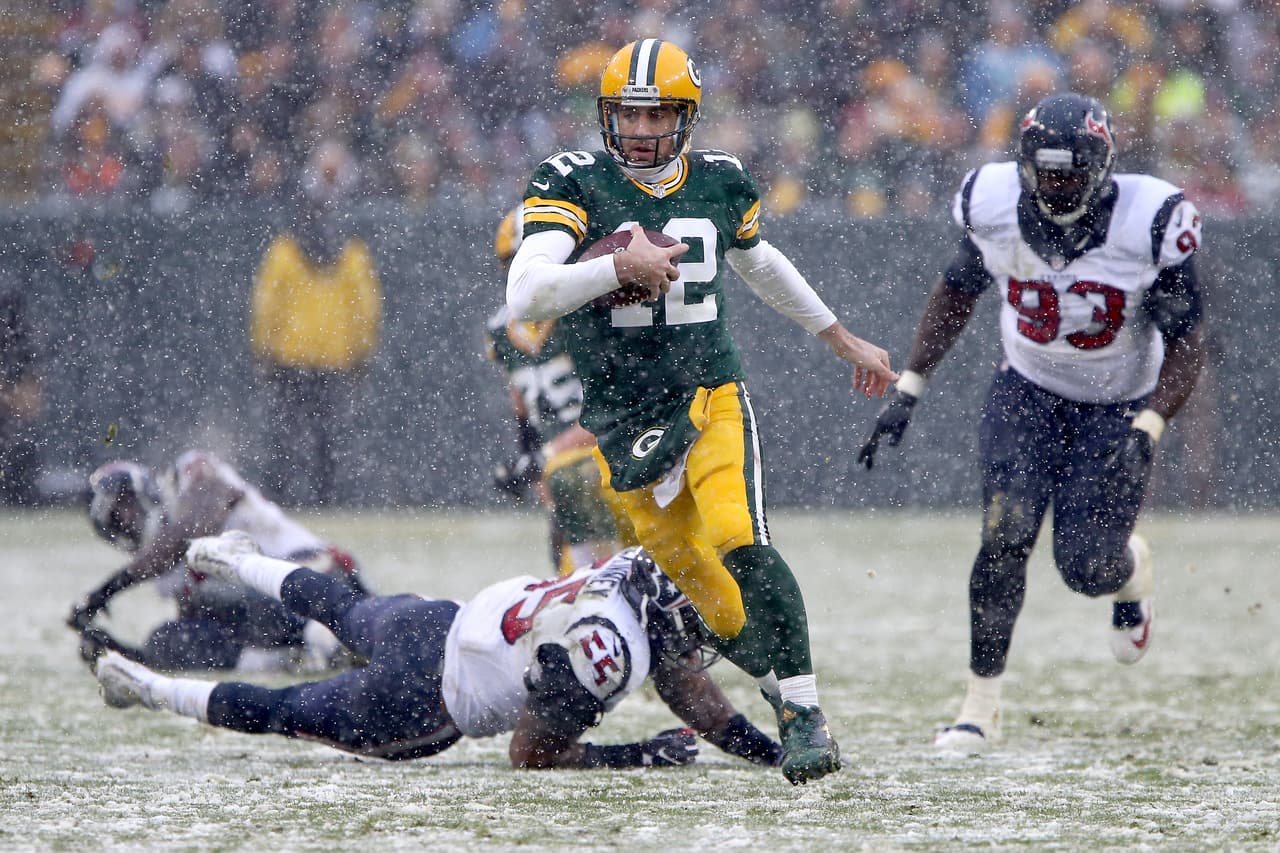 Aaron Rodgers muestra mejoría y los Packers vencen 21-13 a los Texans