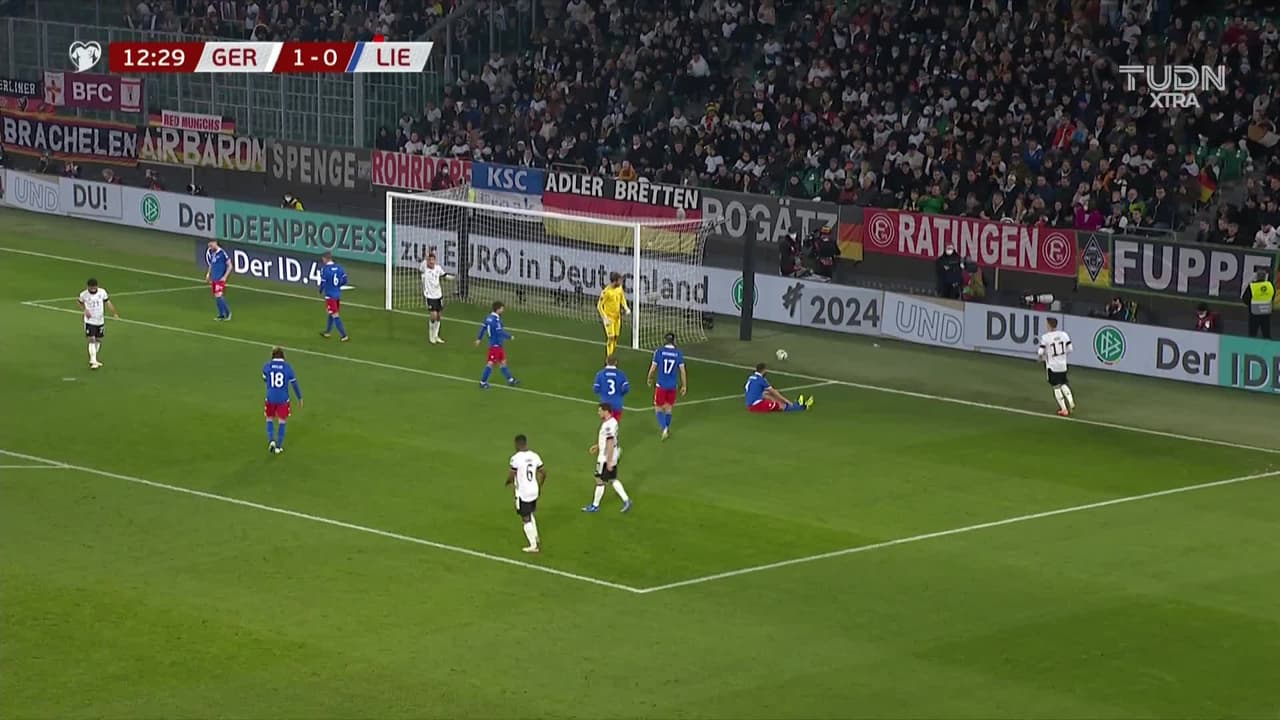 ¡TIRO ATAJADO! disparo por Marco Reus.