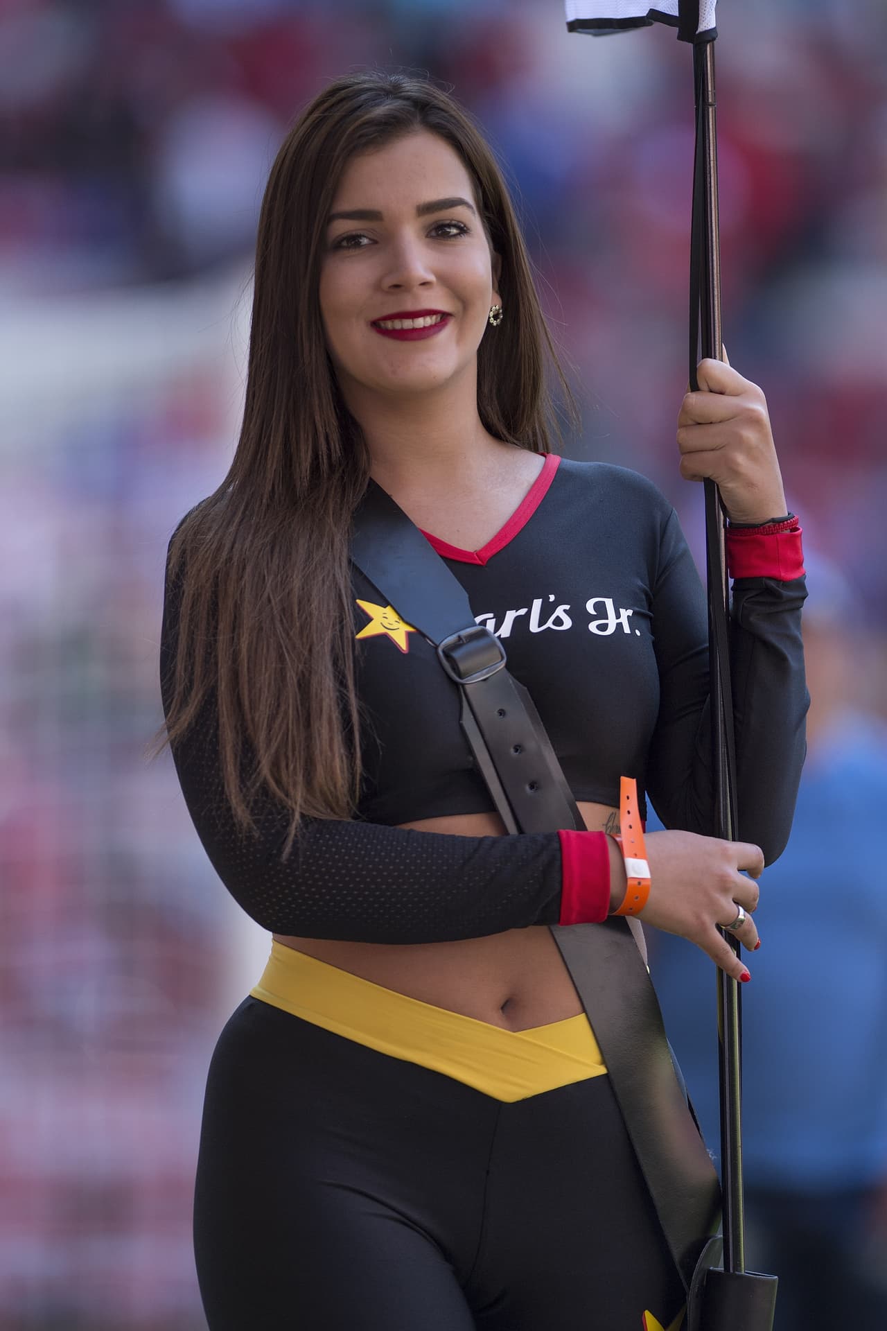 El colorido de los hinchas y de las animadoras en el estadio Nemesio Díez prendió la fiesta del partido entre Toluca y Cruz Azul por la Jornada 6 del Clausura 2019 de la Liga MX.