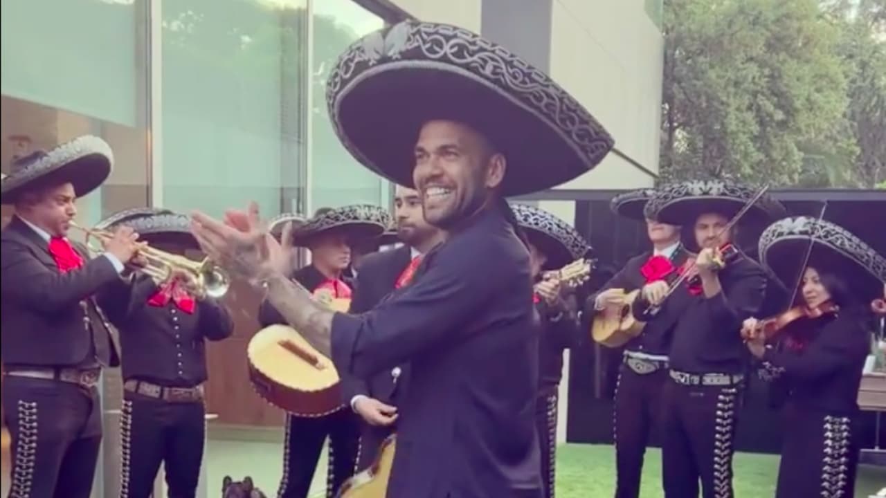 Dani Alves da “señales” sobre su nuevo destino, ¿Pumas?