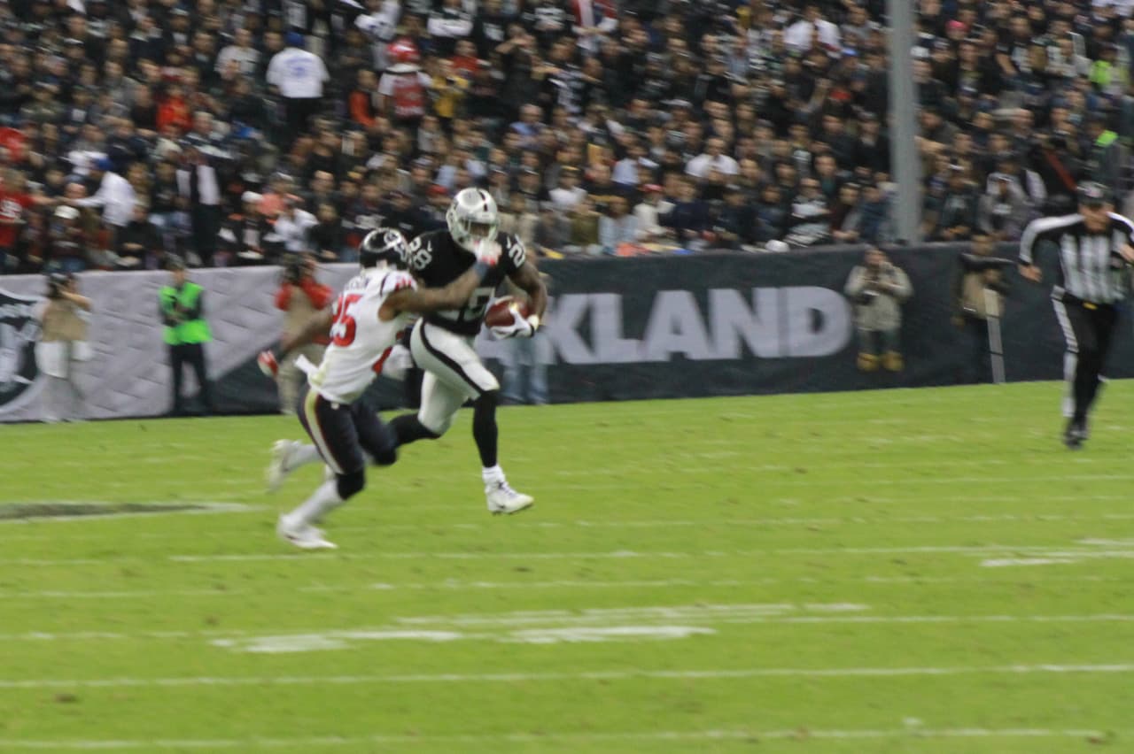 Te presentamos las mejores imágenes que nos dejó el juego entre Raiders y Texans en la cancha del estadio Azteca de la ciudad de México.