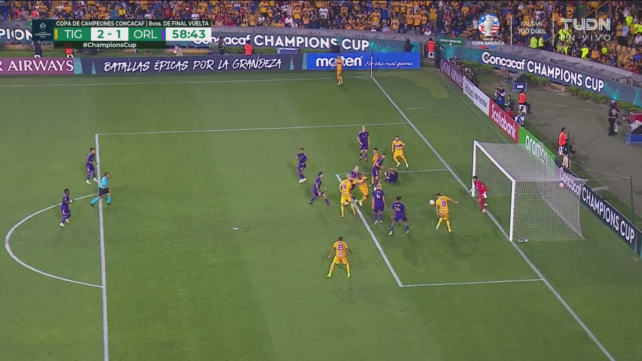 ¡Gignac le niega el gol a Samir con un cruce inoportuno!