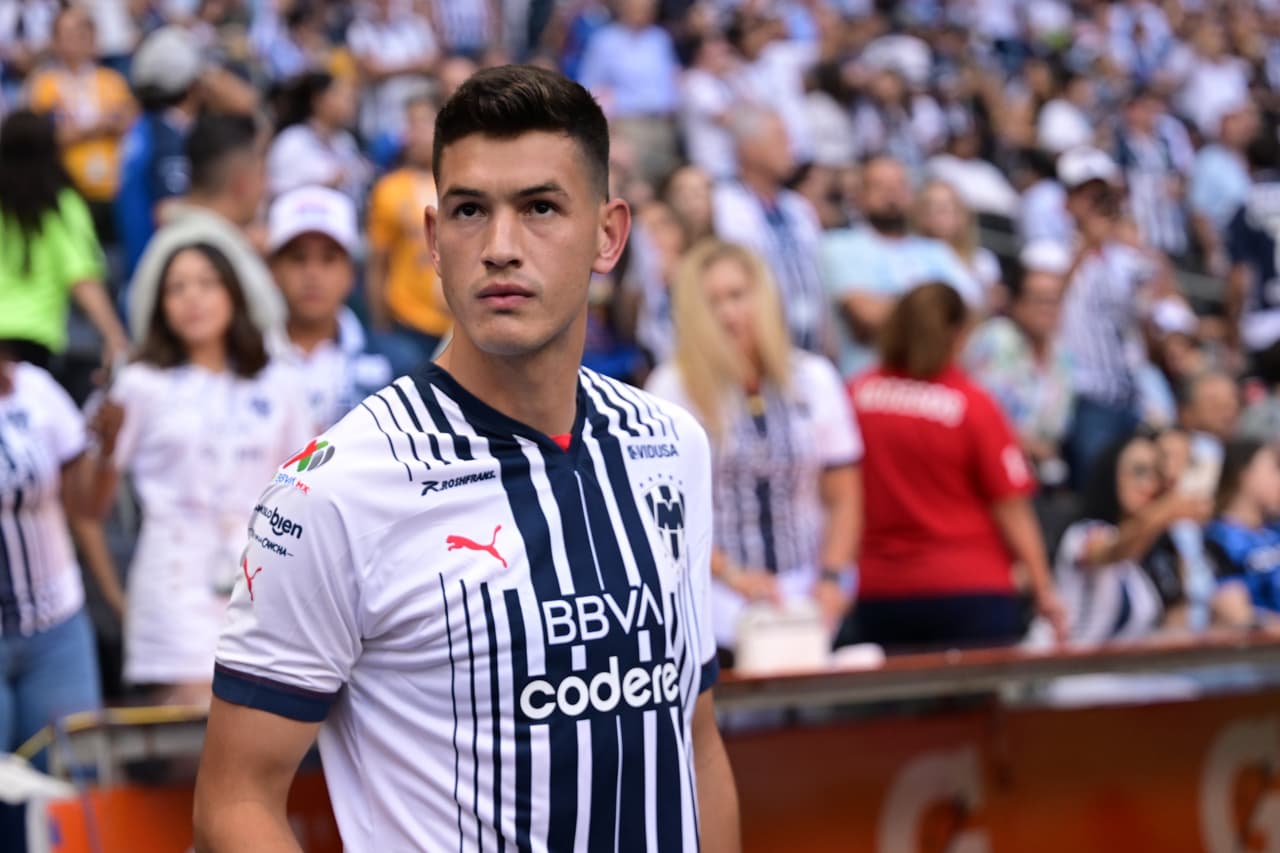 César Montes regresa a los entrenamientos con Rayados después de ser aislado por Covid-19