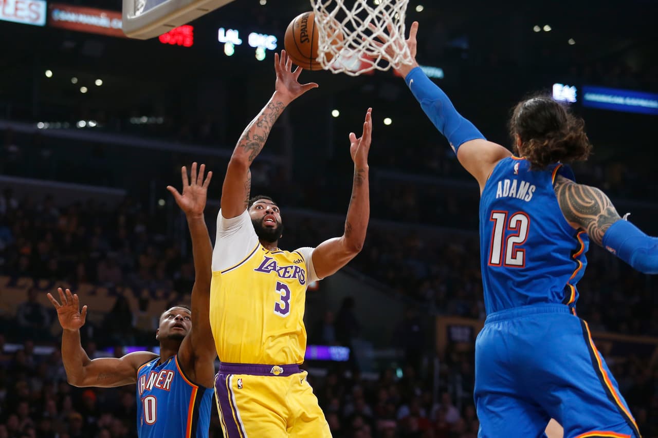 LeBron dio 10 asistencias y Anthony Davis hizo 34 puntos