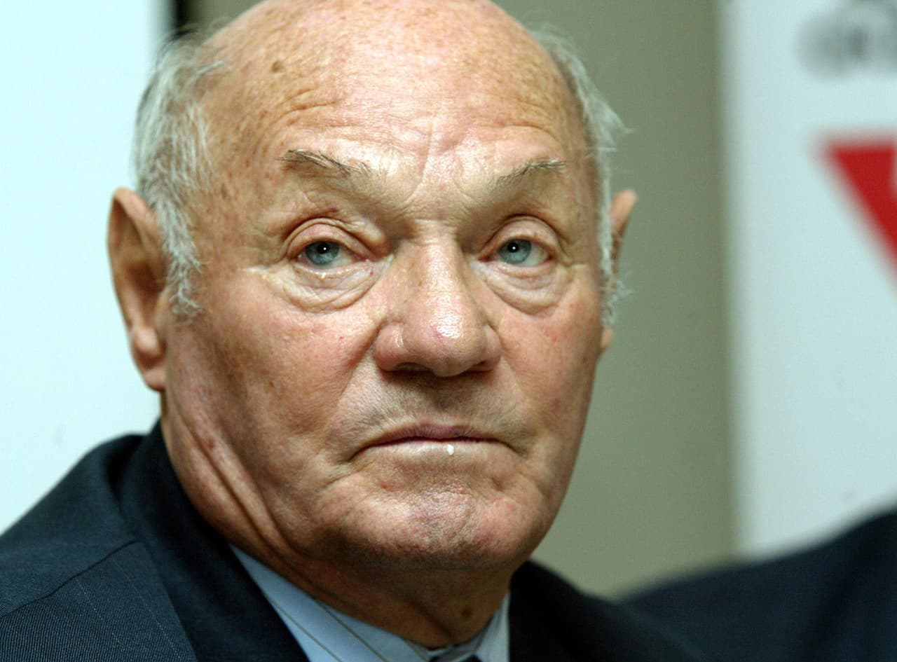 Jeno Buzanszky, jugador de la mítica selección de Hungría de los años 50, dejó de existir al fallecer el 11 de enero a los 89 años tras una larga enfermedad. El húngaro jugó con esa selección que mantuvo su invicto durante 6 años y que llegó a disputar una final de Copa del Mundo.