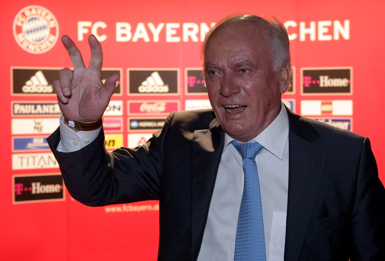 El 4 de febrero falleció a los 80 años el ex técnico alemán, Udo Lattek, que con el Bayern Munich vivió sus mayores alegrías ya que ganó 6 Bundesligas y una Copa de Europa en el equipo bávaro y es muy recordado por la forma en que jugaba ese equipo en los 70. Además dirigió al Borussia Mönchengladbach y al Barcelona.