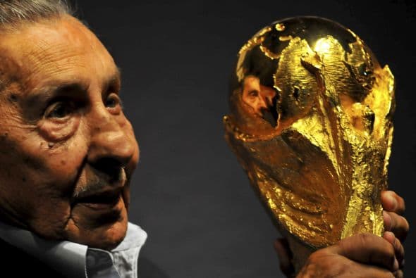 De aquella tarde también recordaba algo en particular: “A pesar de la alegría que uno tenía, te daba tristeza mirar a la tribuna. Veías a la gente desesperada, llorando”. Era el único sobreviviente del equipo uruguayo campeón de 1950. Descanse en paz.