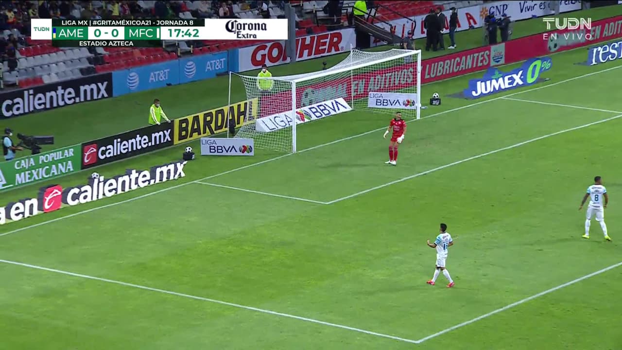 ¡TIRO ATAJADO! disparo por Federico Viñas.