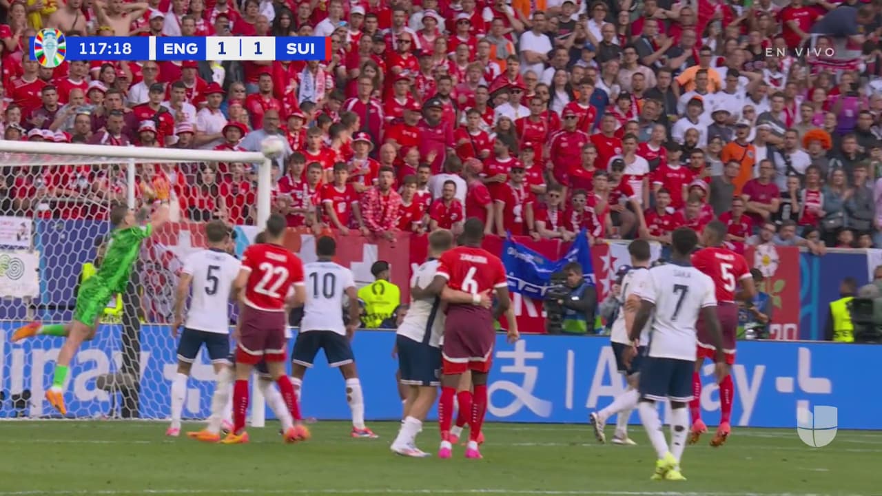 ¡El travesaño evita el gol olímpico de Shaqiri... Se salva Inglaterra!