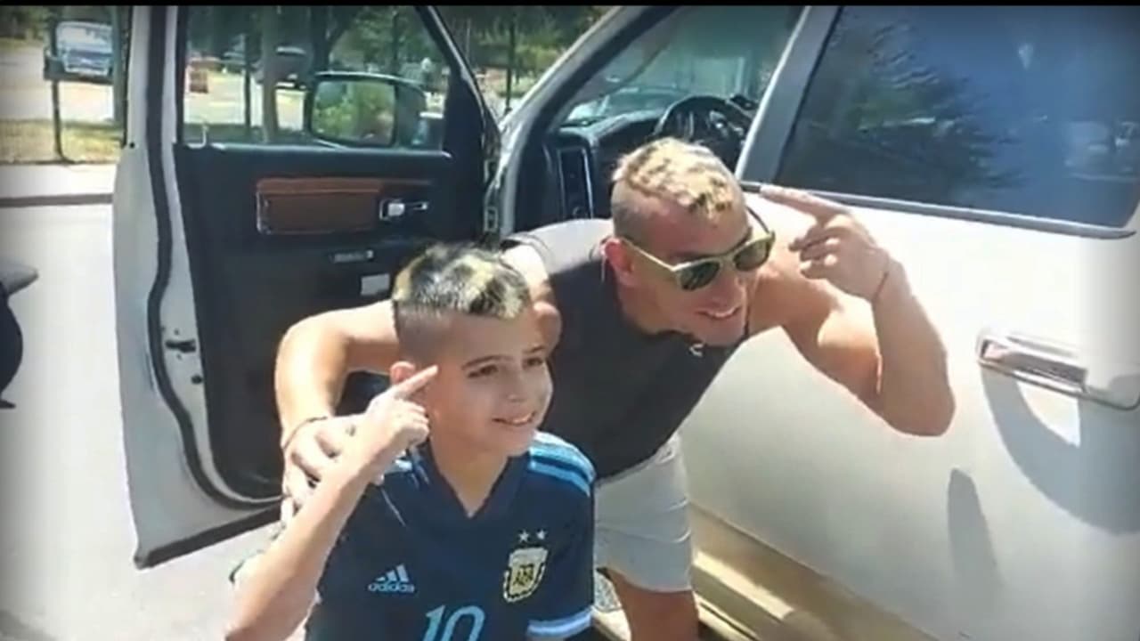 Niño con mismo look de Nahuel cumple sueño y conoce a su ídolo