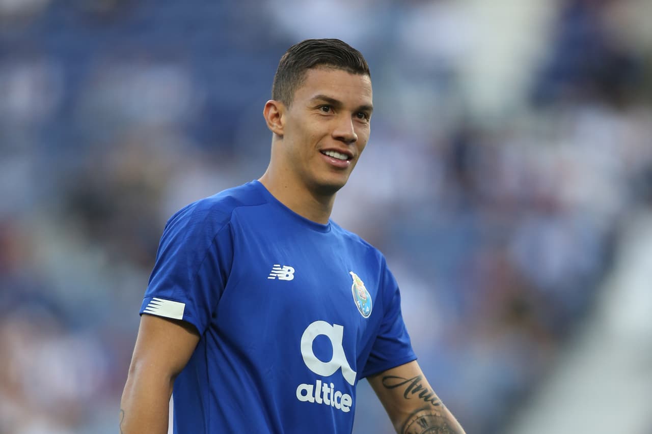 Los ex América, Mateus Uribe y Agustín Marchesín, así como Corona, recibieron tres goles en casa.