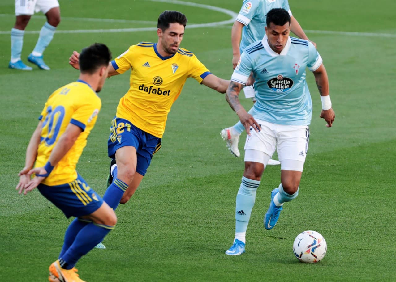 Celta de Vigo y Cádiz empatan sin goles durante la Jornada 33 de LaLiga. El mexicano Nestor Araújo fue convocado nuevamente y con titularidad arrancó el partido. Con este empate, ambos equipos quedan muy lejos de estar en competencias europeas.