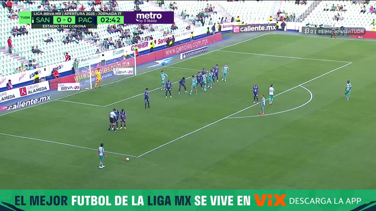 ¡Carlos Moreno hace una atajada enferma en los primero minutos!