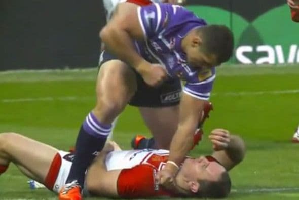 Ben Flower golpeó brutalmente a Lance Hohaia.