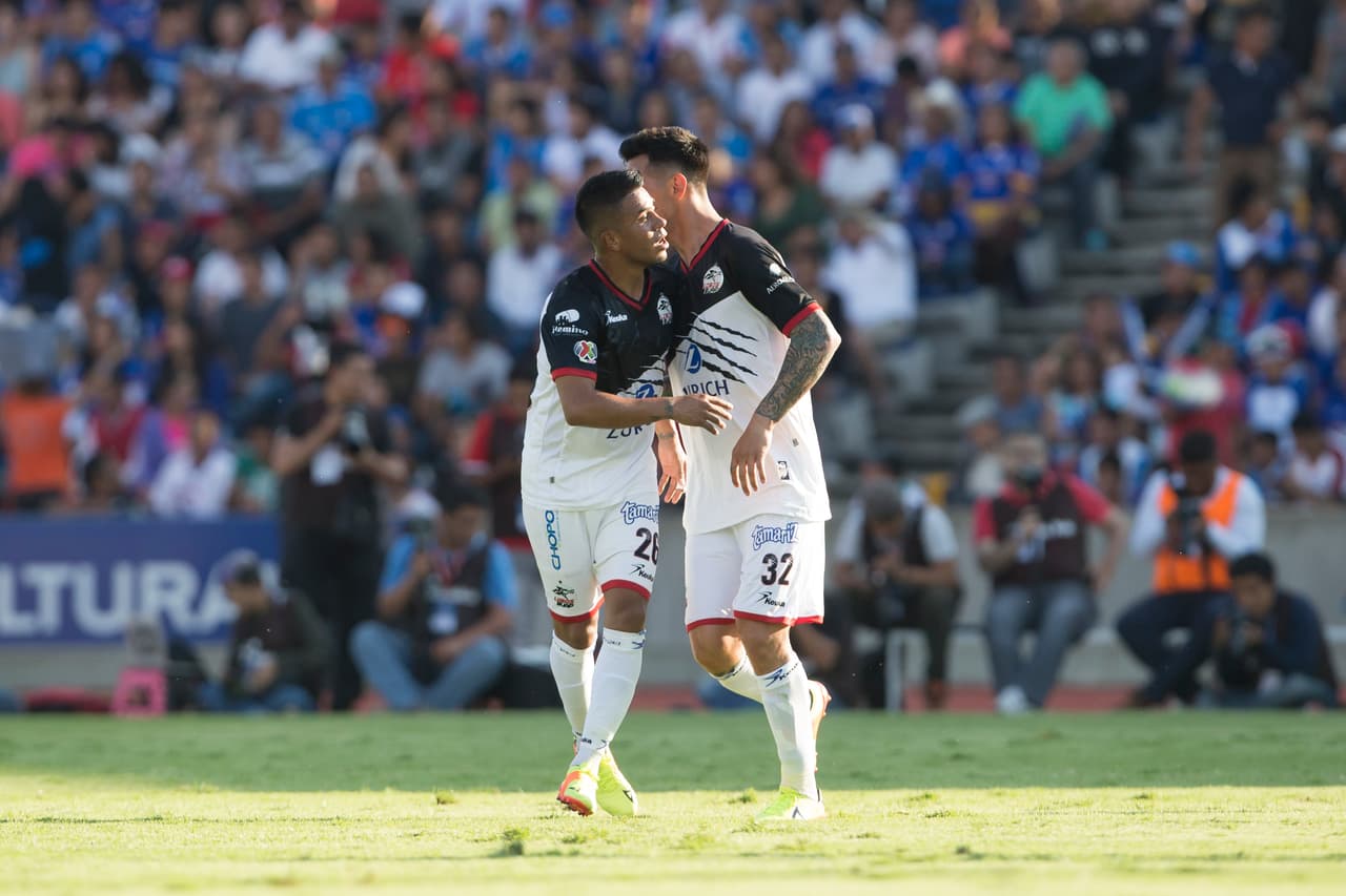 Jonathan Fabbro marcó el segundo para los Lobos al minuto 36 con un disparo cruzado ante el que Corona no pudo hacer nada.