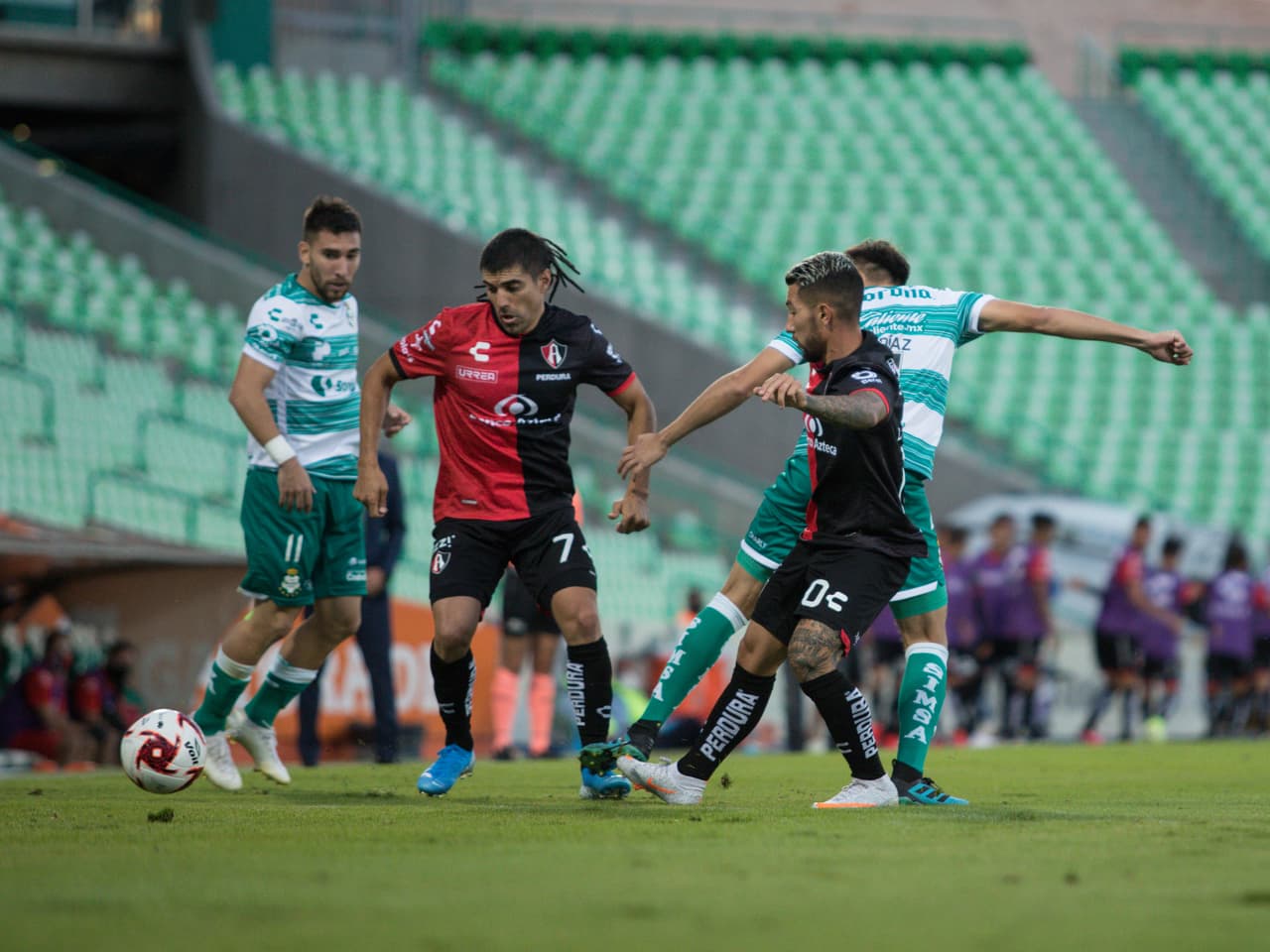 Los Santos no aprovechan la localía frente al Atlas, y con muy pocas llegadas, los Guerreros y los Zorros se dividen los puntos.