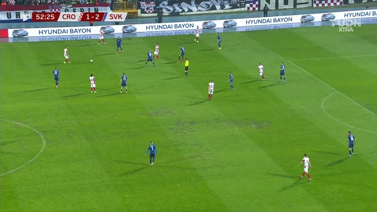 ¡TIRO ATAJADO! disparo por Mario Pasalic.