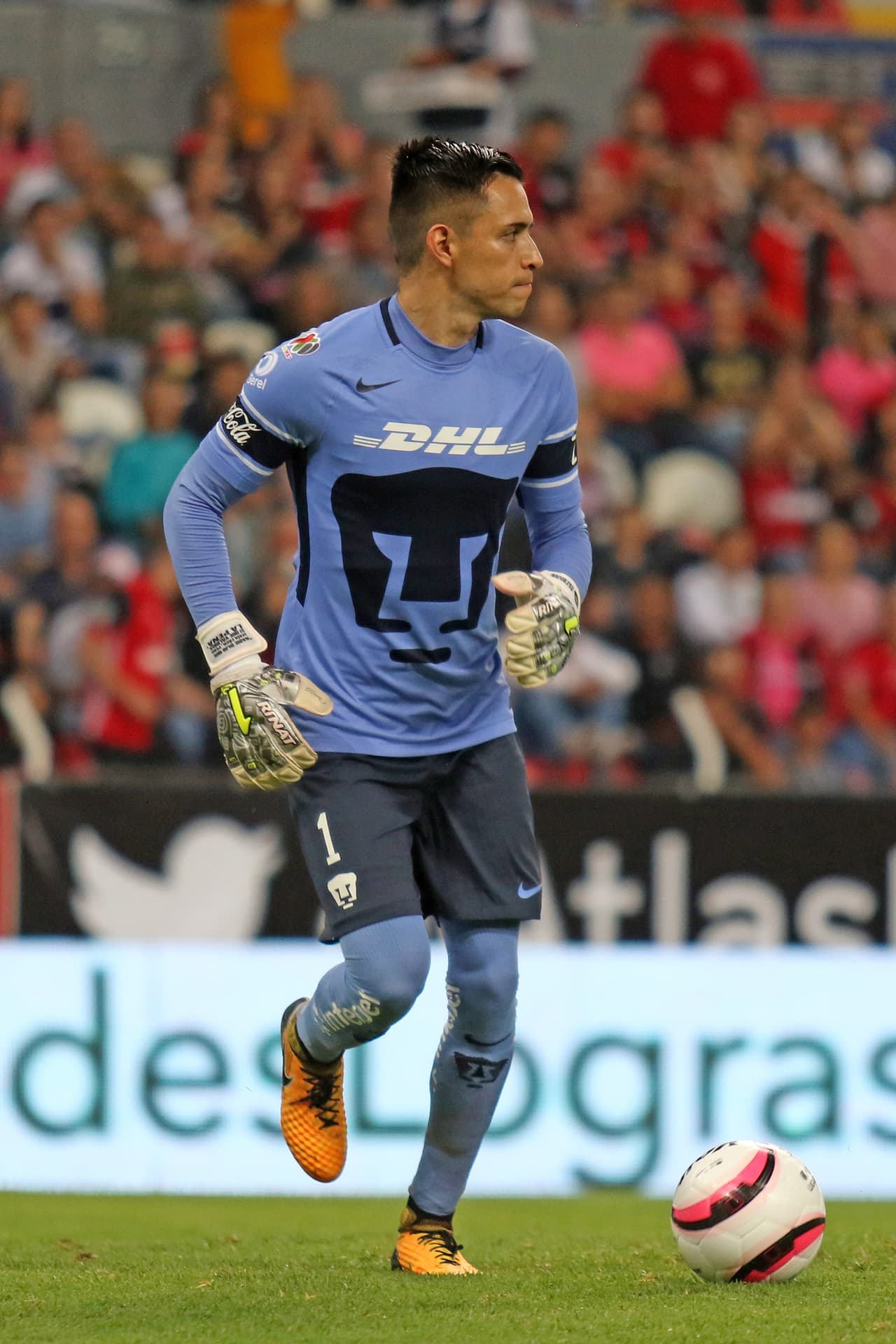 Alfredo Saldívar celebrando el tanto con el que su equipo abrió el marcador.