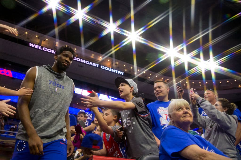 Joem Embiid se convirtió en la gran figura esta noche en el Juego 3 de la serie de Playoffs de segunda ronda de la Conferencia del Oeste en el que los Philadelphia 76ers derrotaron con claridad por 116-95 a unos deslavados Toronto Raptors.