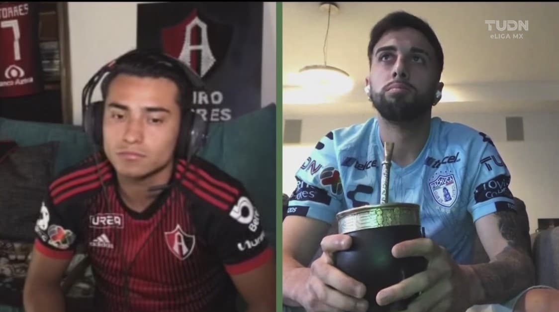 Diego Barbosa le dió unas clases de FIFA y goleó 3-0 al jugador del Pachuca Romario Ibarra.