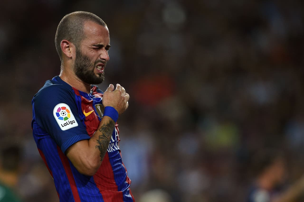 Barcelona's defender Aleix Vidal gestures during the Spanish league football match FC Barcelona vs Deportivo Alaves at the Camp Nou stadium in Barcelona on September 10, 2016. / AFP / LLUIS GENE (Photo credit should read LLUIS GENE/AFP/Getty Images)
