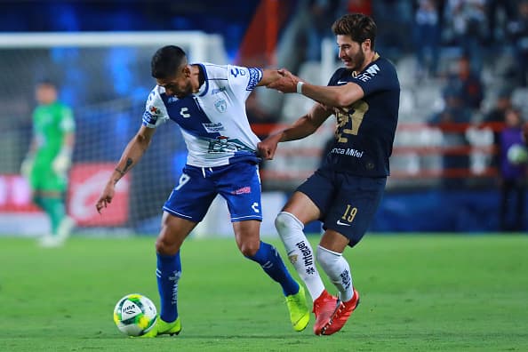 Al descanso el resultado parcial era de empate sin anotaciones. Los Universitarios realizaron buenas marcaciones pero les hacía falta creatividad.