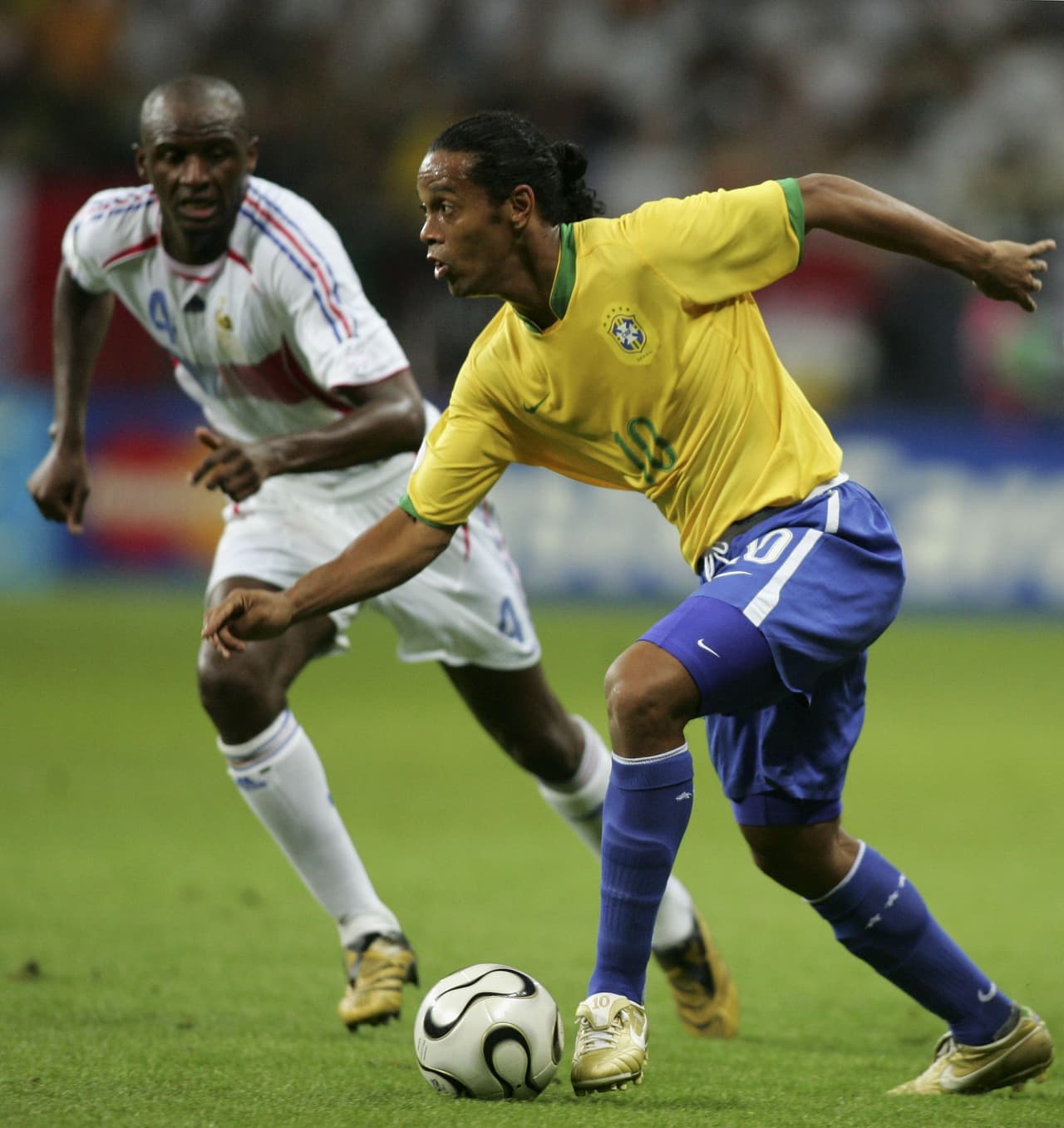 La novedad para Alemania-2006 es que por primera vez el campeón de la edición anterior (Brasil) tuvo que disputar las eliminatorias de clasificación a la fase final. Hasta ahora ningún campeón se ha quedado por fuera de un Mundial.