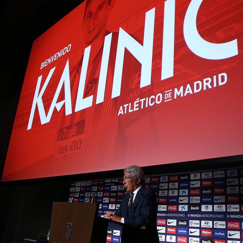 “Estamos ante un delantero de gran talento", manifestó Enrique Cerezo en la presentación y agregó: "estoy convencido de que con tú carácter y entrega darás lo mejor de ti en cada partido y contribuirás a pelear por nuestras metas" ¿El mismo caracter con el que no quiso entrar ante Nigeria?