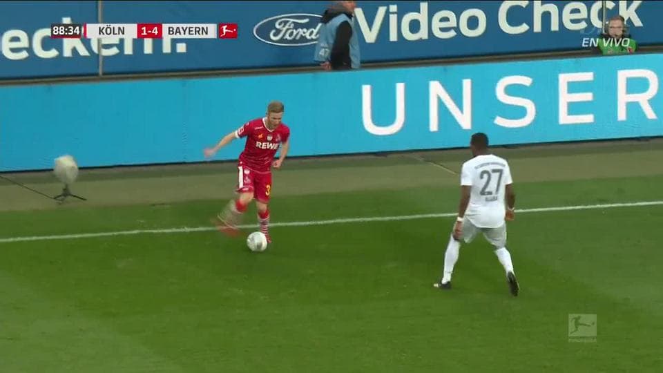 Tiro desviado de Sebastiaan Bornauw