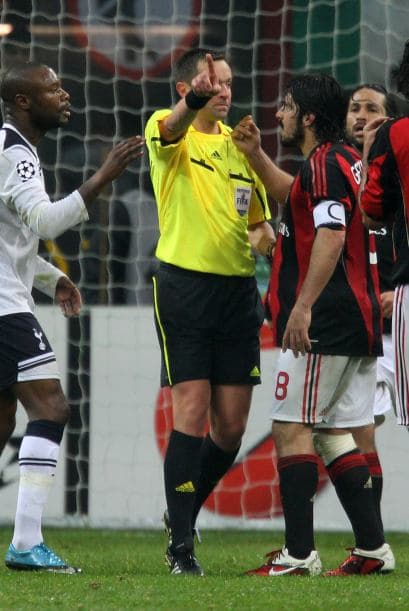 Pero el juego rudo no acababa y varios jugadores estaban al borde de la expulsión.