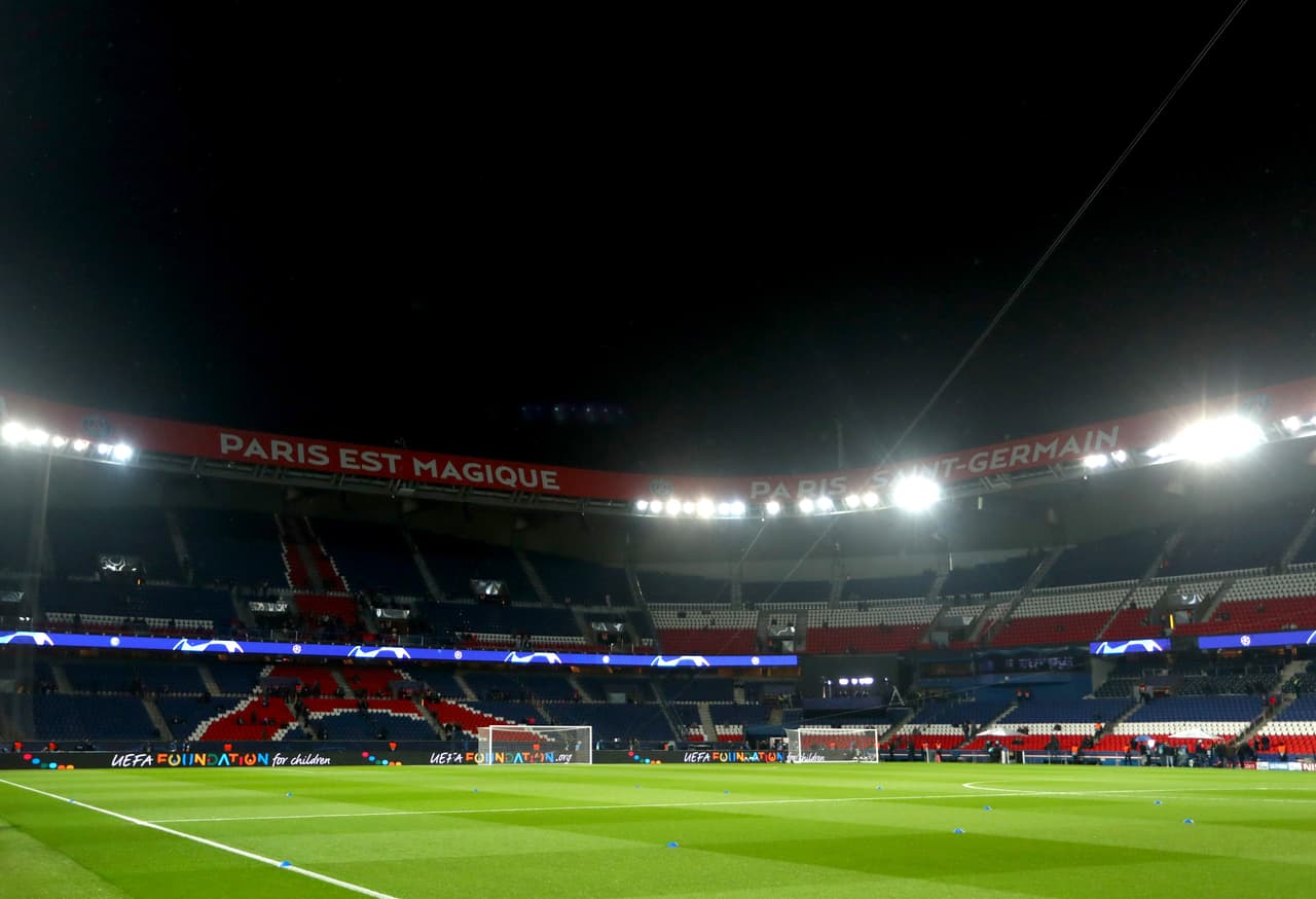 Paris ha vuelto a ser una gran fiesta este miércoles en la previa del juego de Champions League entre el Paris Saint-Germain y el Manchester United. Cientos de aficionados ingleses llegaron hasta la capital francesa en donde los locales buscarán defender su diferencia conseguida del Old Trafford.