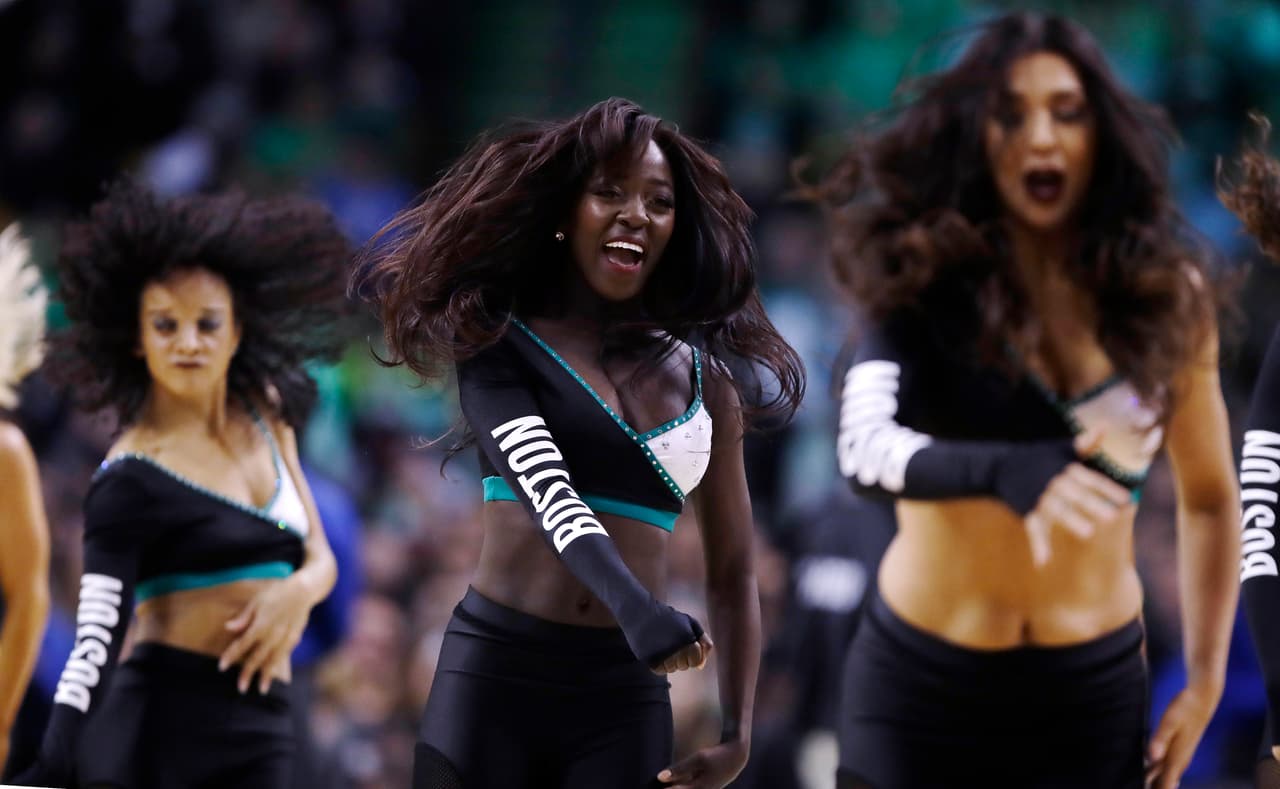 Las porristas de Boston Celtics esperan que con la sensualidad de sus bailes y su belleza sean una motivación especial para que su equipo por fin derrote a Cleveland Cavaliers en las finales de NBA.
