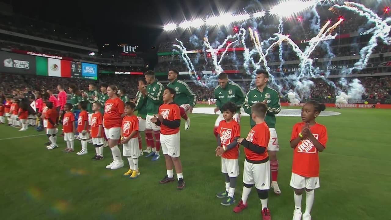 ¡Emoción al máximo! Así se viven los himnos en el Philadelphia