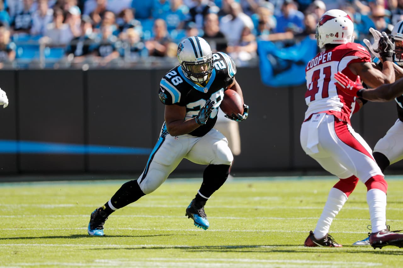 <b>Jonathan Stewart – RB, Carolina Panthers</b>
<br>El corredor estelar de las Panteras, actuales campeones de la Conferencia Nacional, tuvo su segundo partido consecutivo con dos touchdowns que fueron muy importantes para regresar a la senda del triunfo a su equipo. Carolina (2-5) necesitaba de una victoria que les diera esperanzas en la temporada y Stewart aportó 95 yardas en 25 acarreos, dos de ellos hasta conquistar las diagonales para derrotar 30-20 a Arizona.