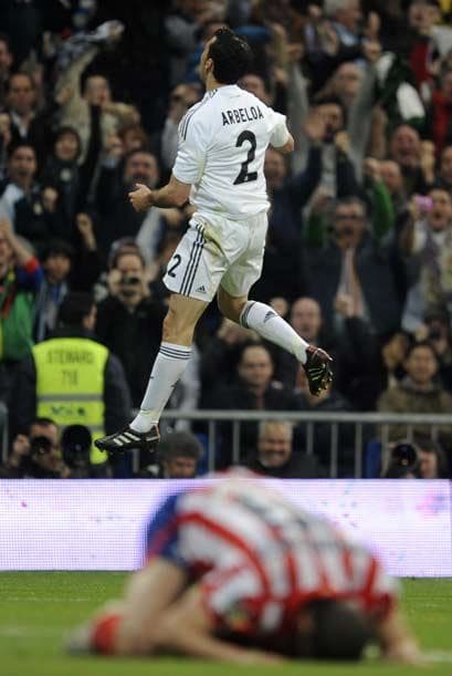 Y más tarde fue Álvaro Arbeloa quien concretó una jugada de 'cracks' a pase del propio Alonso.