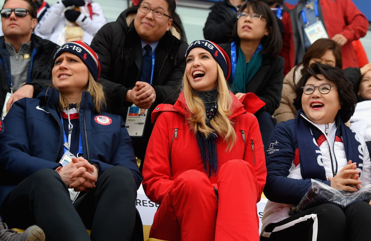 La hermosa Ivanka Trump, hija del presidente de Estados Unidos, Donald Trump, fue centro de atención en Pyeongchang 2018, donde brilló por su belleza y buen ánimo como espectadora y con los atletas.