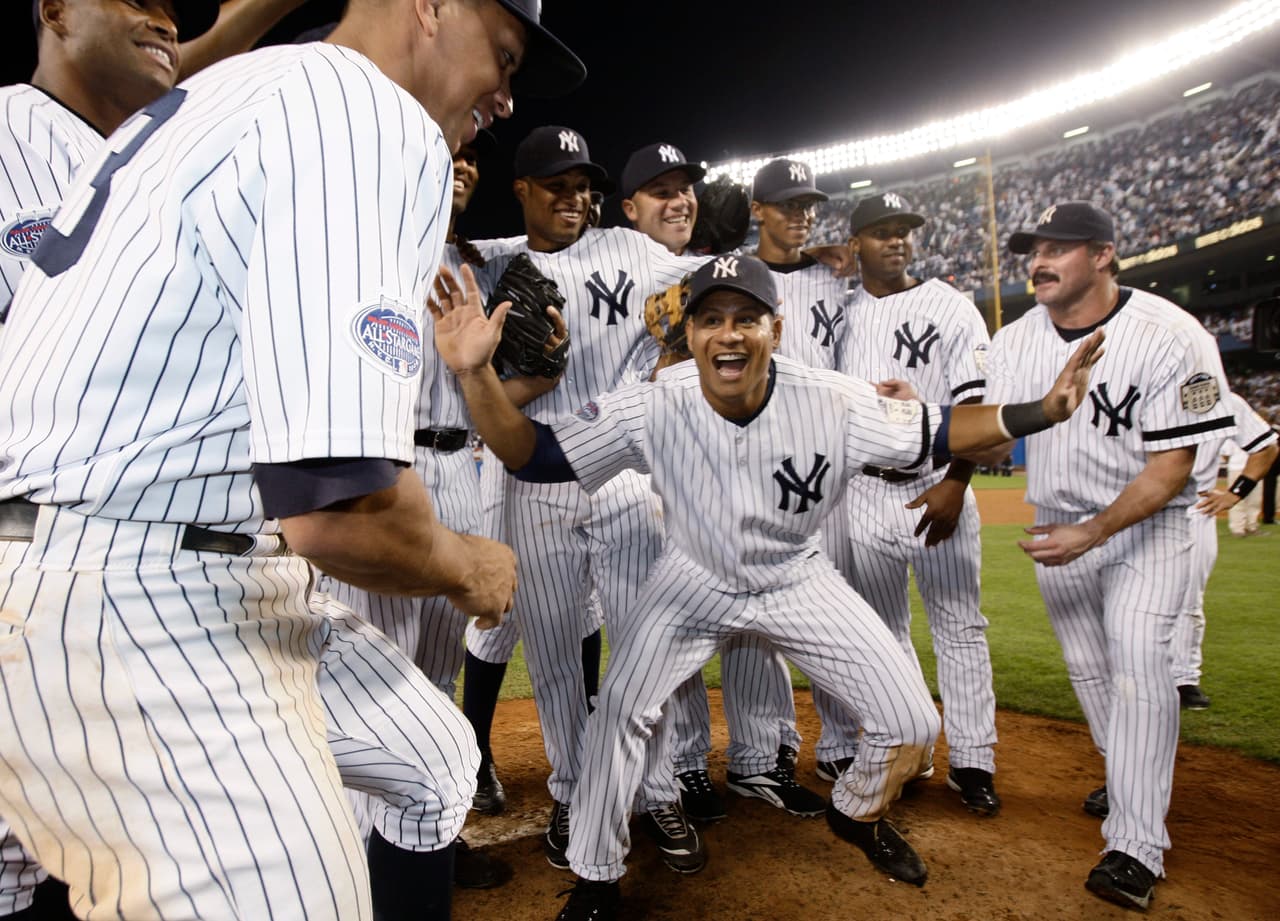 El 21 de septiembre de 2008, los Yankees derrotan a los Orioles de Baltimore 7–3 en el último partido de béisbol en la historia del Yankee Stadium.