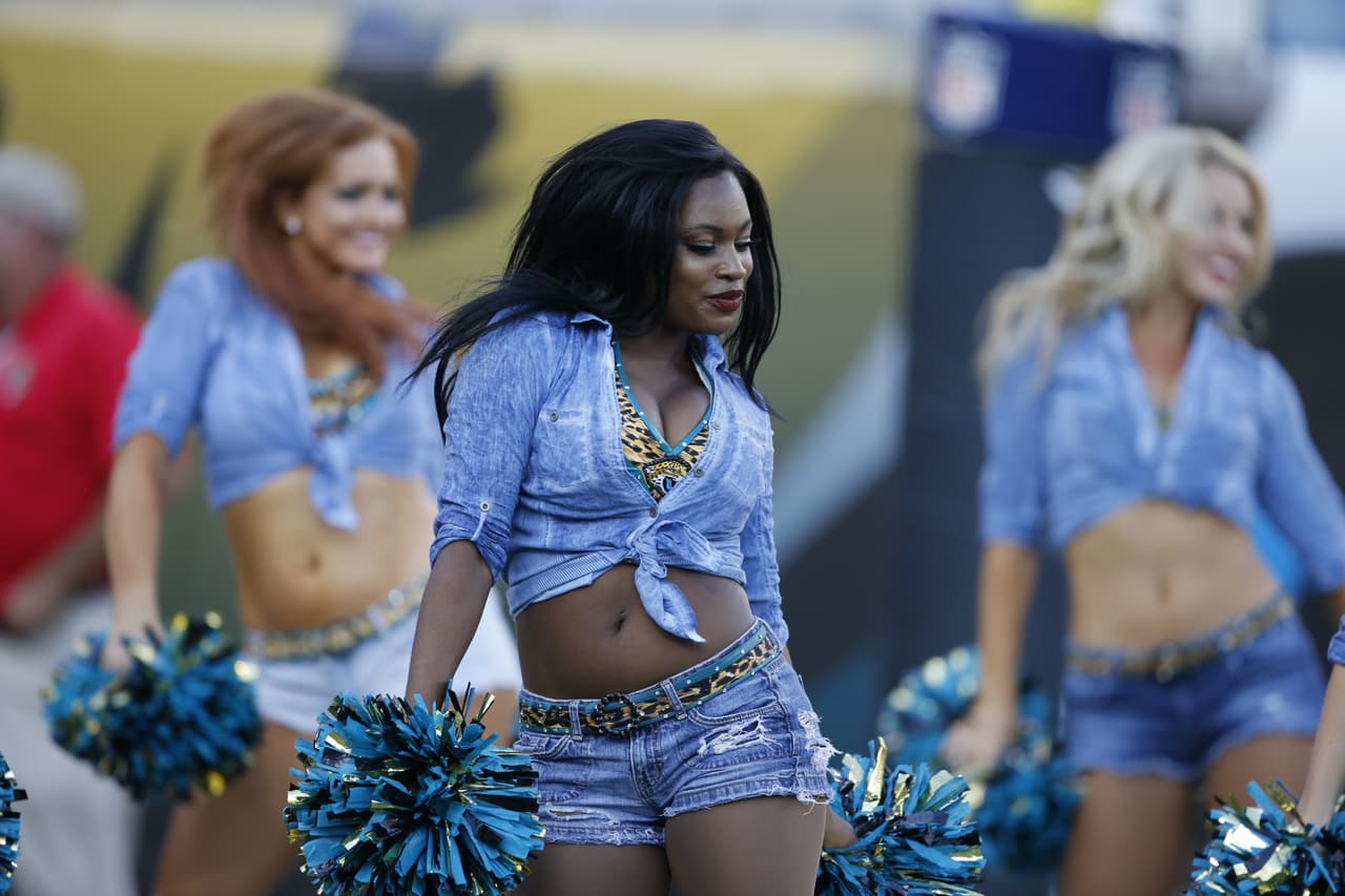 Las bellezas del emparrillado se lucieron en la Semana 2. Checa las mejores tomas de estas lindas y sexys porristas de la NFL.