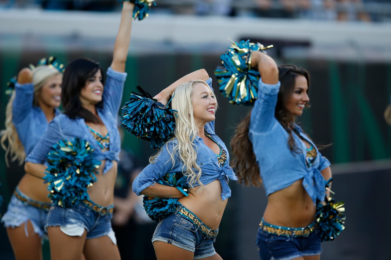 Las bellezas del emparrillado se lucieron en la Semana 2. Checa las mejores tomas de estas lindas y sexys porristas de la NFL.