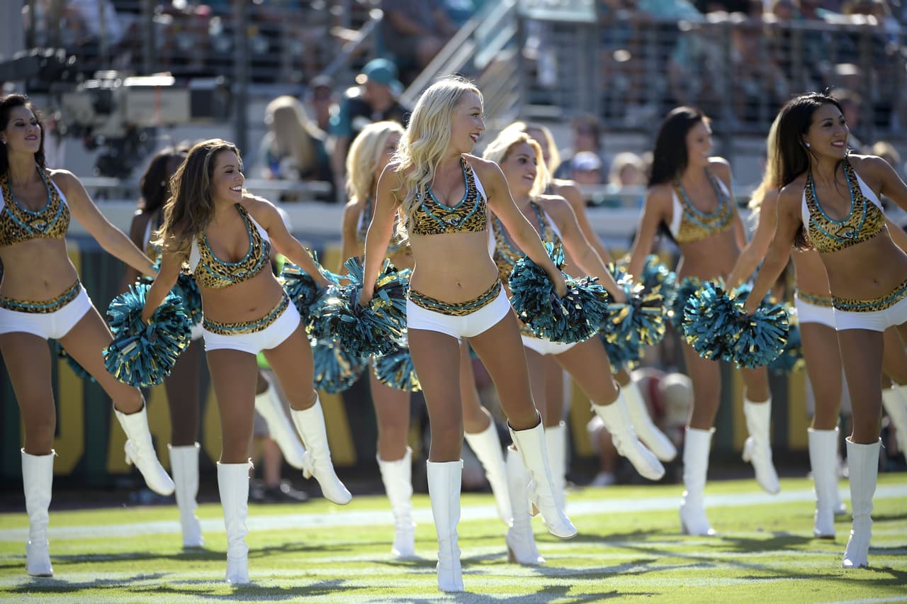 Las bellezas del emparrillado se lucieron en la Semana 2. Checa las mejores tomas de estas lindas y sexys porristas de la NFL.