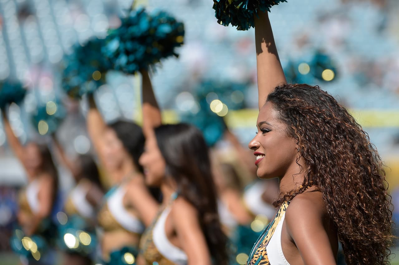 Las bellezas del emparrillado se lucieron en la Semana 2. Checa las mejores tomas de estas lindas y sexys porristas de la NFL.