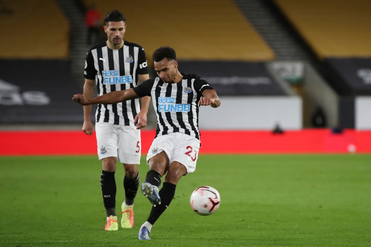 De último minuto empata Newcastle ante el Wolverhampton en el Estadio Molineaux. El mexicano Raúl Jiménez anotó el primer gol del encuentro, pero fue al minuto 88 cuando Jacob Murtphy le da el gol del empate a los 'Magpies' en la quinta jornada de la Premier League.